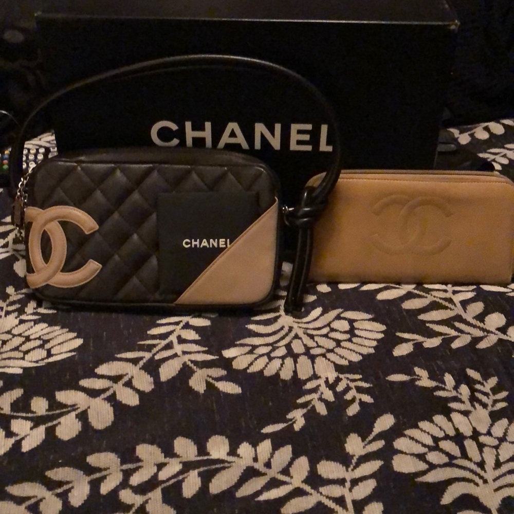 100% Excellent preowned Chanel purse